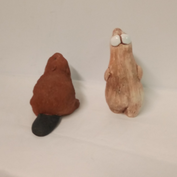 Lot 2 Vintage Beaver Figurines Hand-Painted Solid Resin - Picture 3 of 6